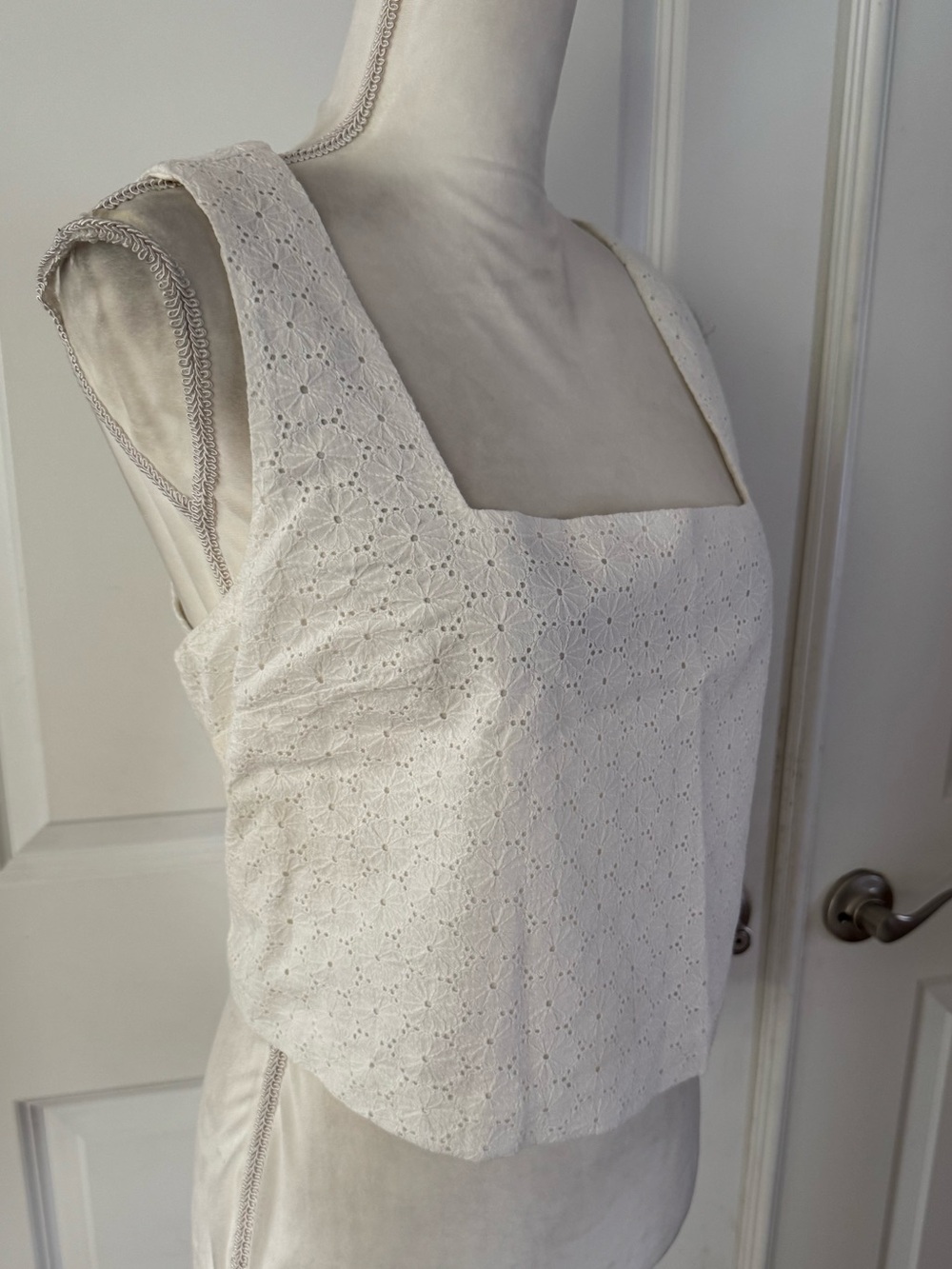 PAIGE White Eyelet Square-Neck Crop Top. Size L. MSRP $179 - Picture 8 of 16